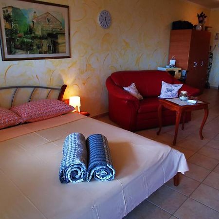 Studio Apartment Lela Ližnjan Екстериор снимка