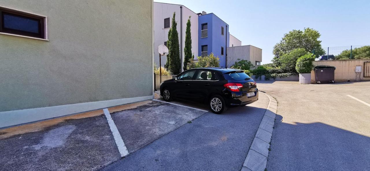 Studio Apartment Lela Ližnjan Екстериор снимка