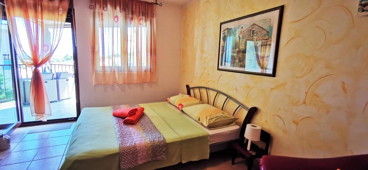 Studio Apartment Lela Ližnjan Екстериор снимка