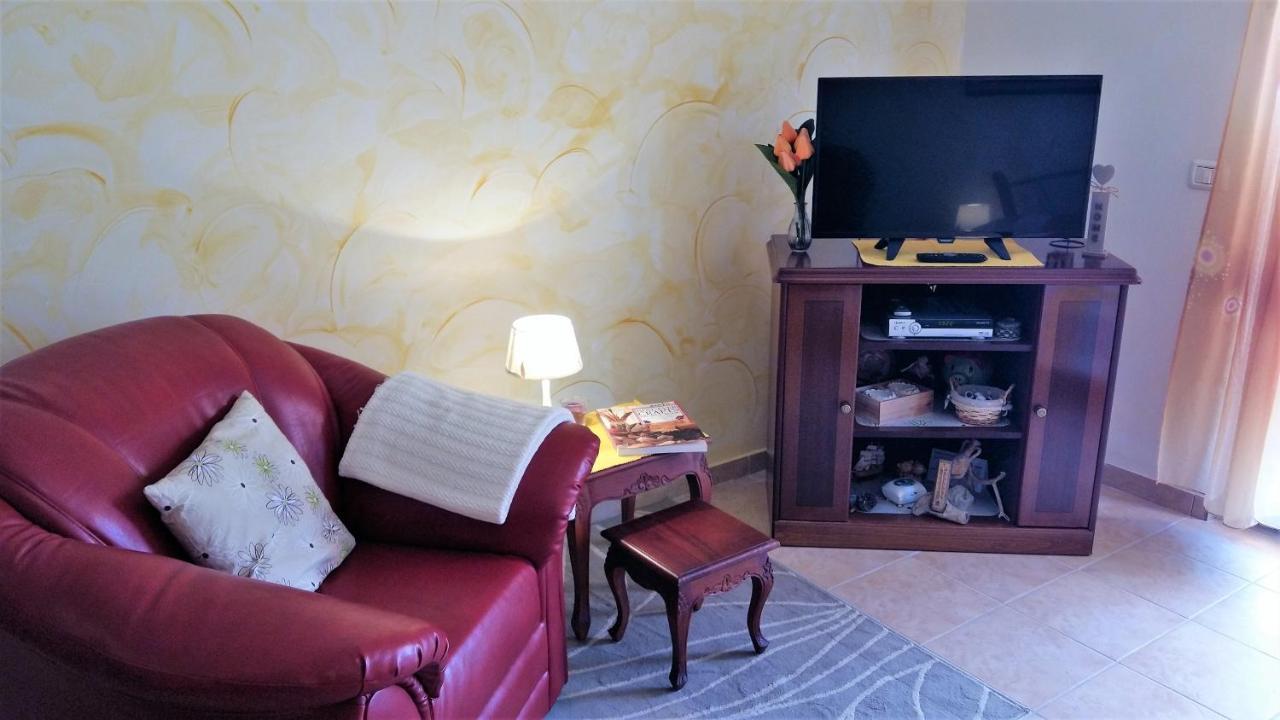 Studio Apartment Lela Ližnjan Екстериор снимка