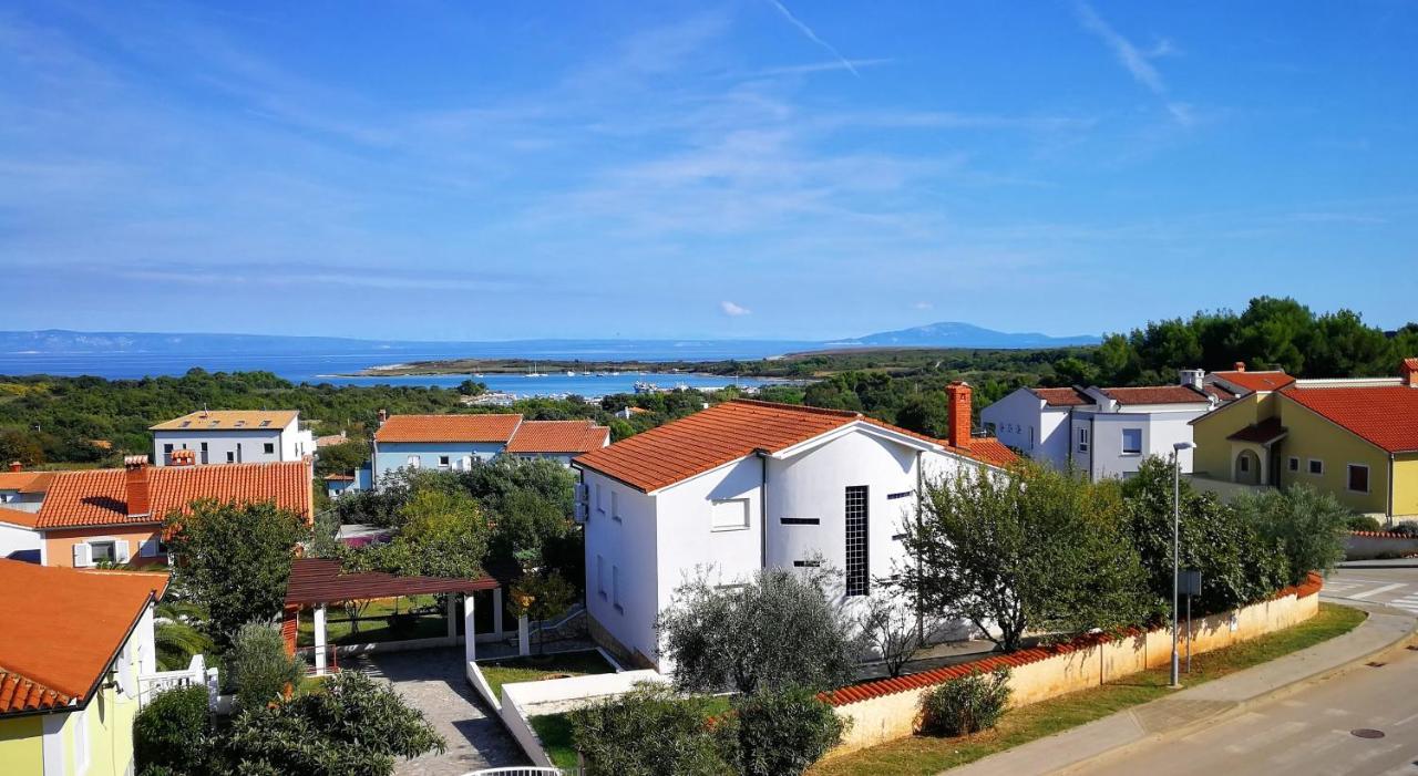 Studio Apartment Lela Ližnjan Екстериор снимка